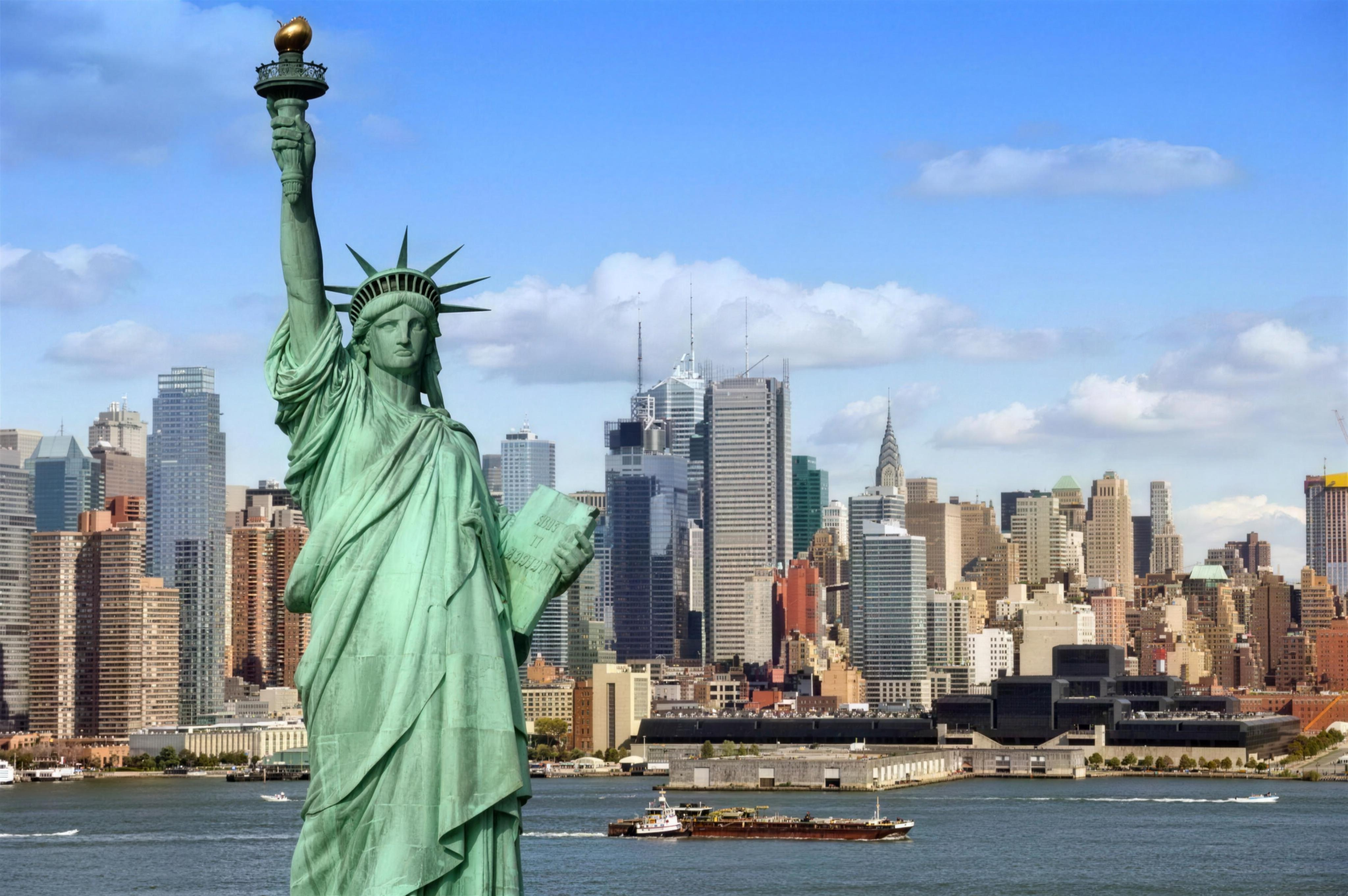 Statua della Libertà e skyline di New York